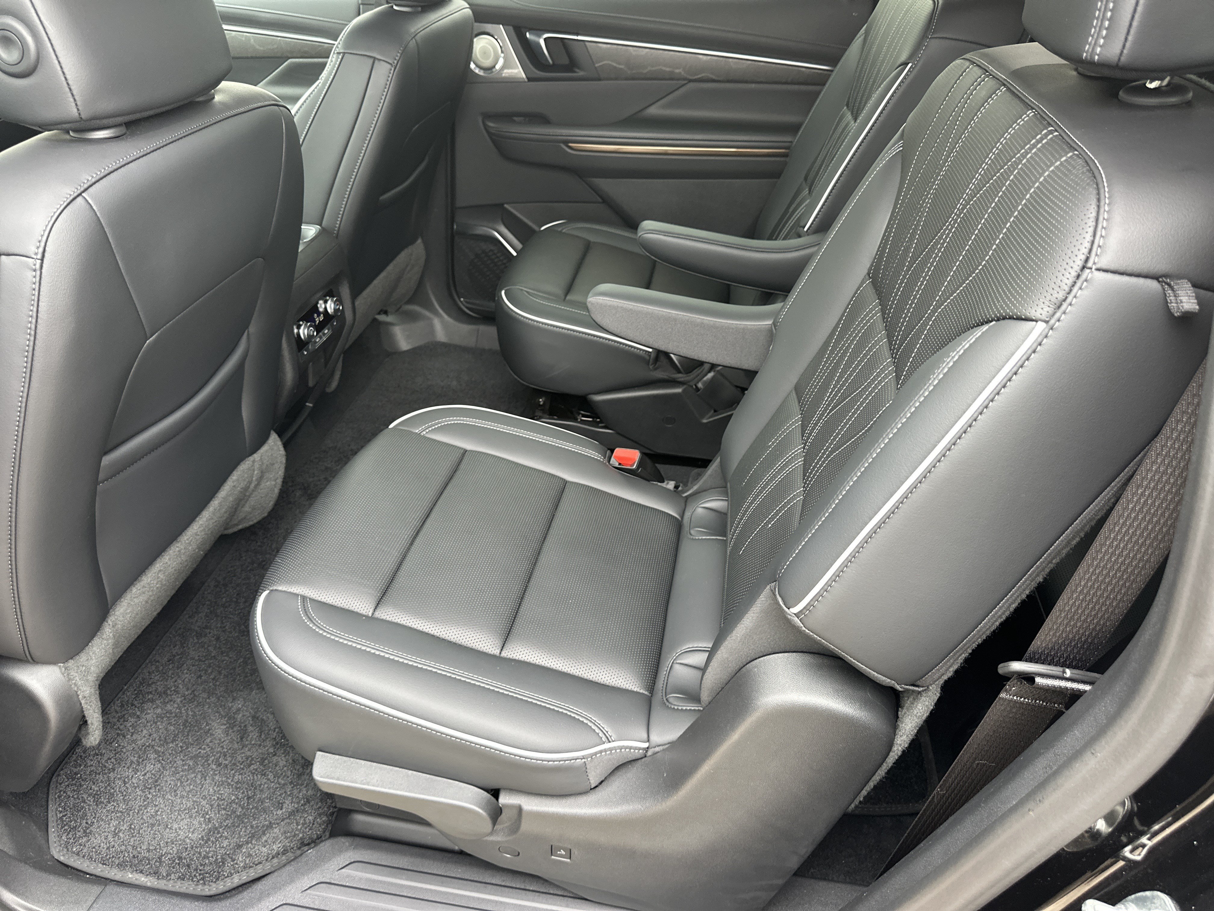 Certified 2025 Buick Enclave Avenir w/ Super Cruise Package AWD/4WD image 22