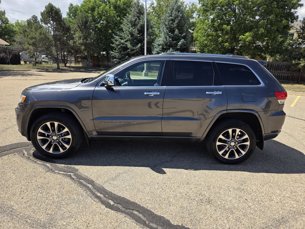 Used 2018 Jeep Grand Cherokee Overland AWD/4WD image 2