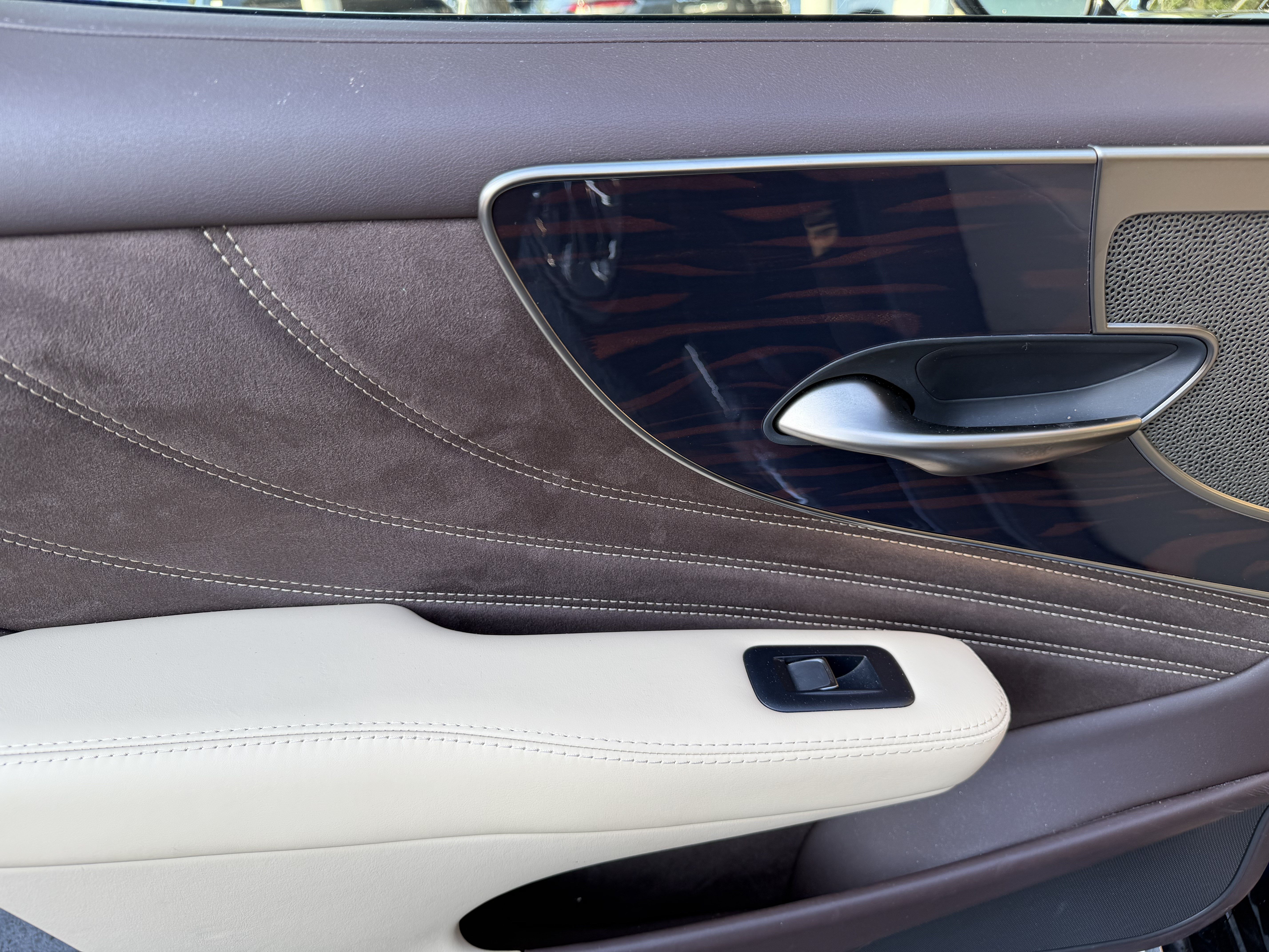 Used 2019 Lexus LS 500 w/ Interior Upgrade Package RWD image 30