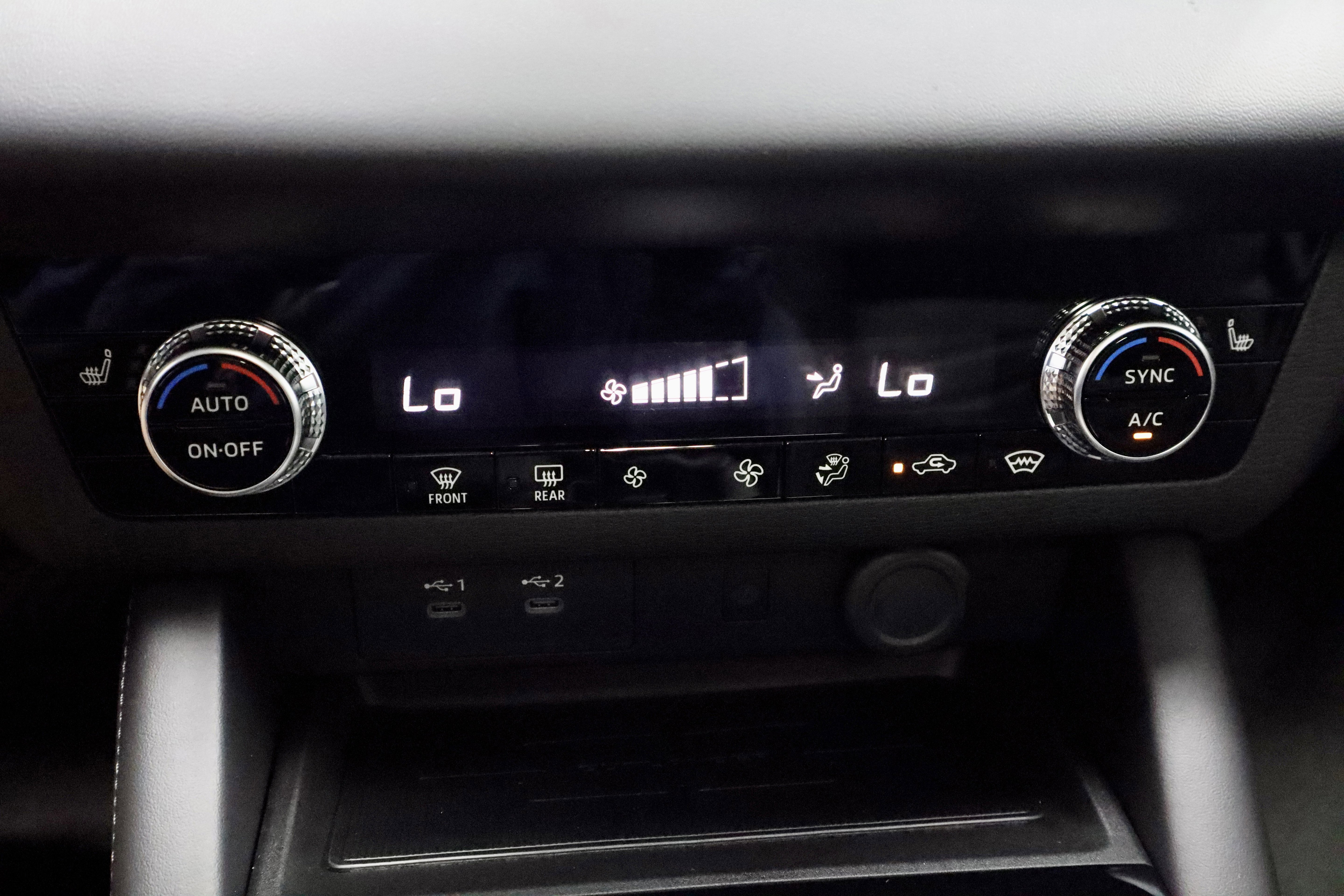 New 2025 Mitsubishi Outlander SE image 25