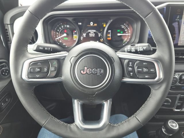 Used 2025 Jeep Wrangler Unlimited Sahara w/ Safety Group AWD/4WD image 17