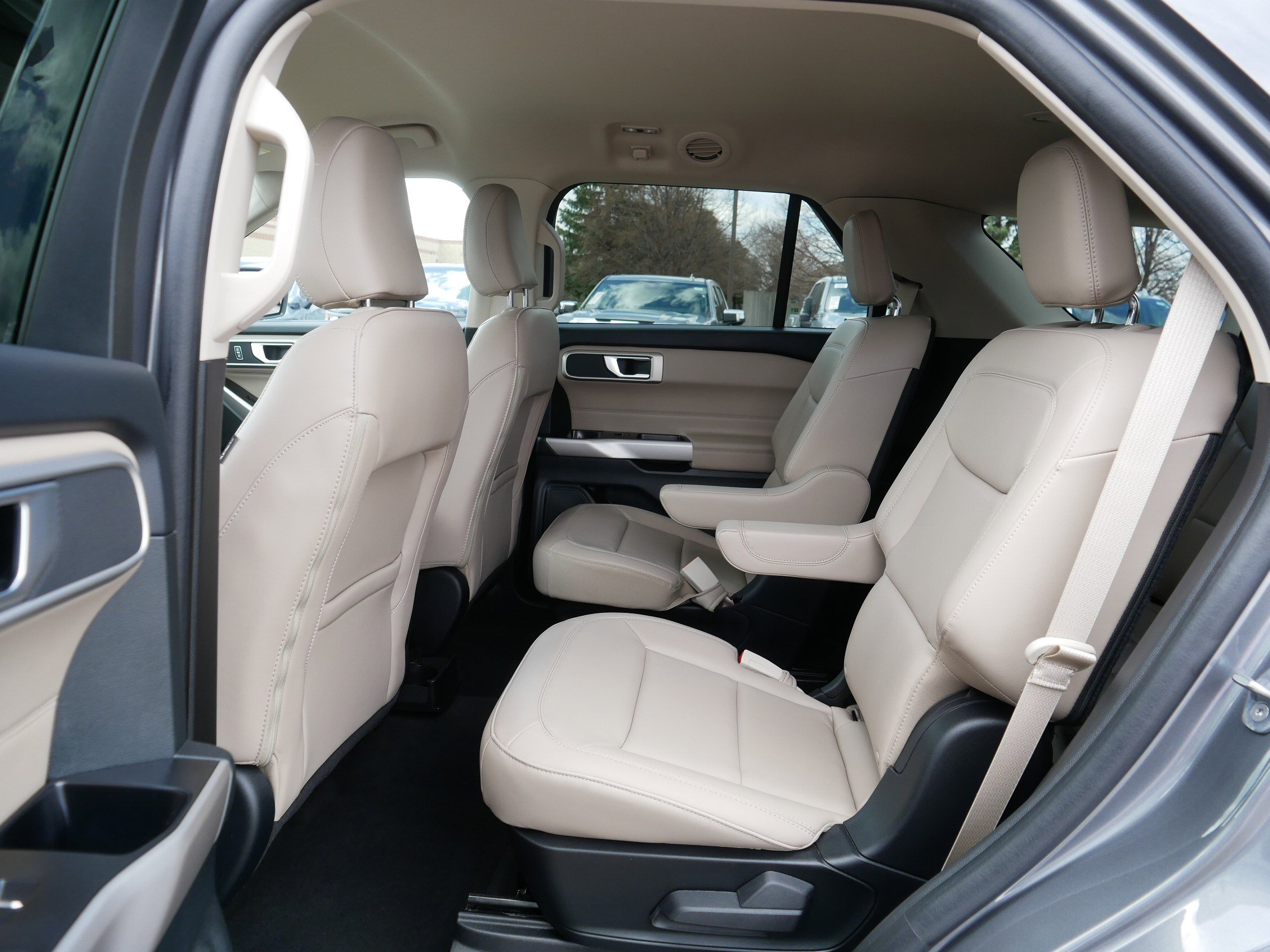 Used 2023 Ford Explorer XLT w/ Equipment Group 202A image 34