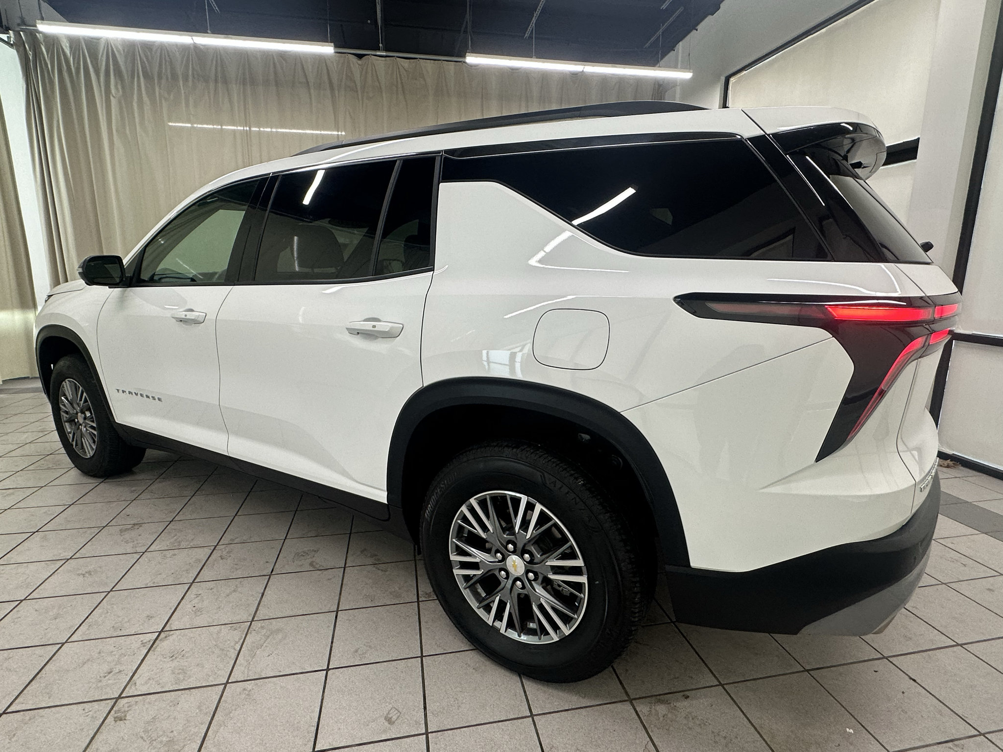 Certified 2026 Chevrolet Traverse LT w/ Driver Confidence Package FWD image 10