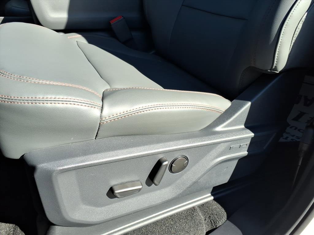 New 2025 Ford Expedition Active image 16