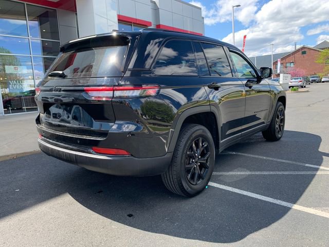 Used 2024 Jeep Grand Cherokee Altitude AWD/4WD image 3