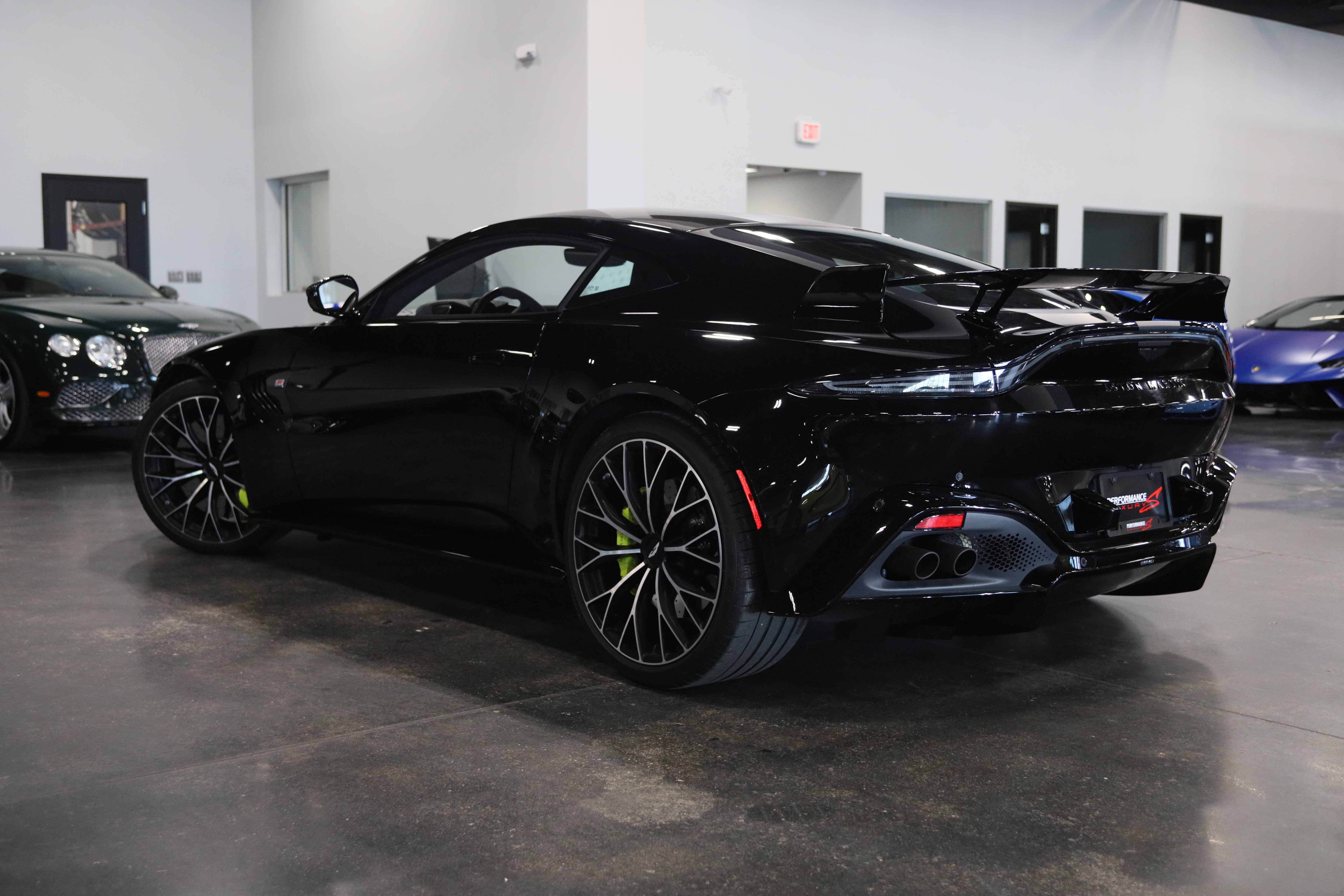 Used 2023 Aston Martin V8 Vantage Coupe RWD image 4