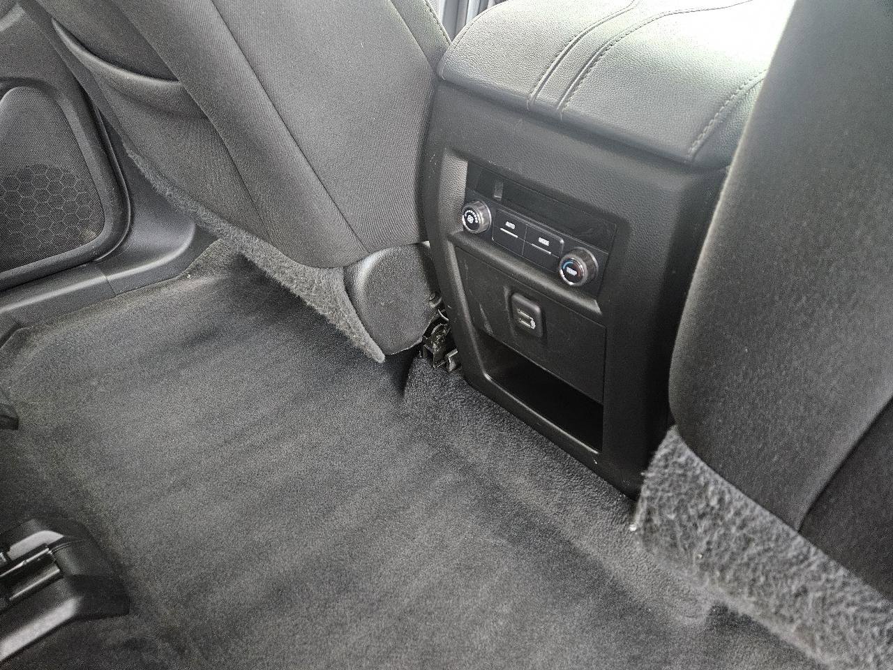 Used 2019 Chevrolet Traverse LT FWD image 16