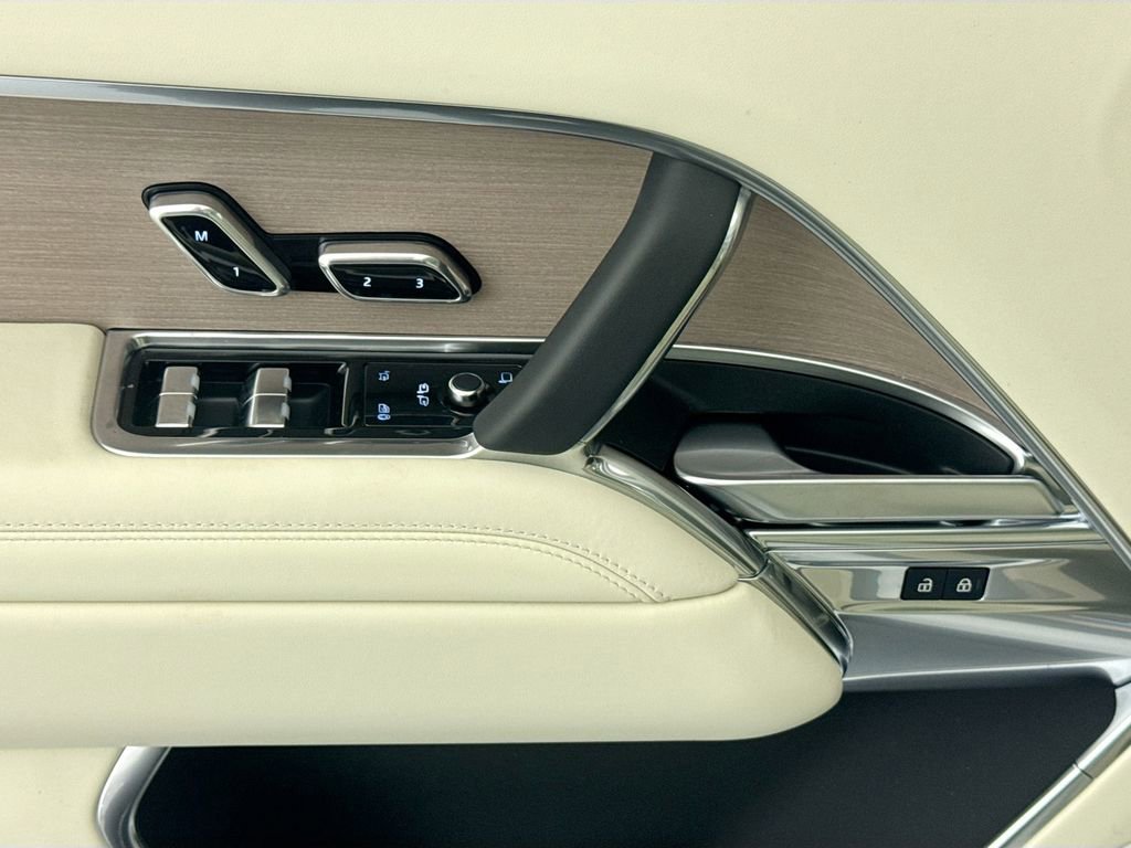 New 2026 Land Rover Range Rover SE image 17