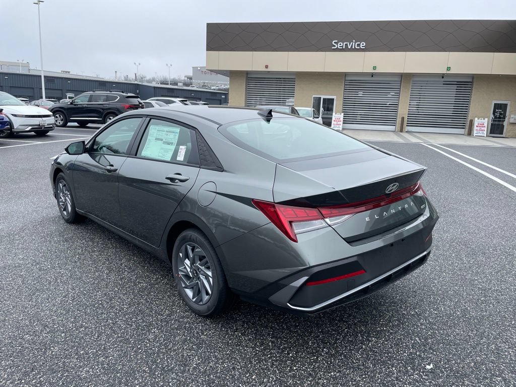 New 2026 Hyundai Elantra Hybrid FWD image 5