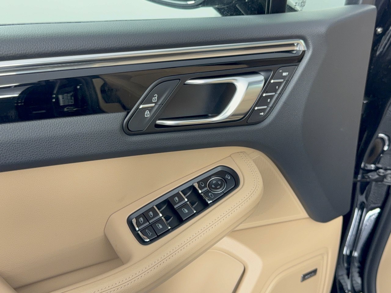 New 2026 Porsche Macan AWD/4WD image 15