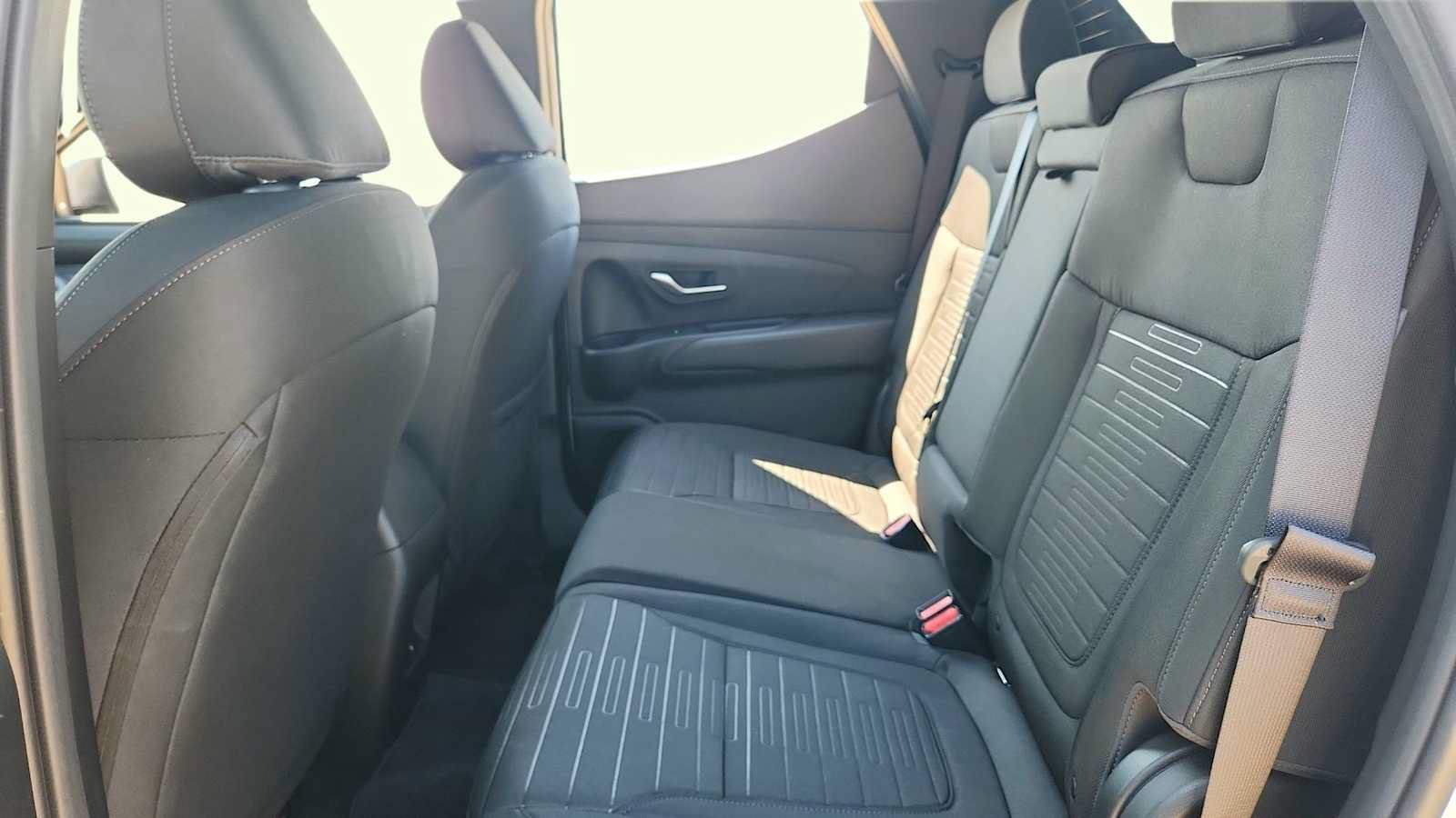 Used 2025 Hyundai Santa Cruz SE FWD image 15