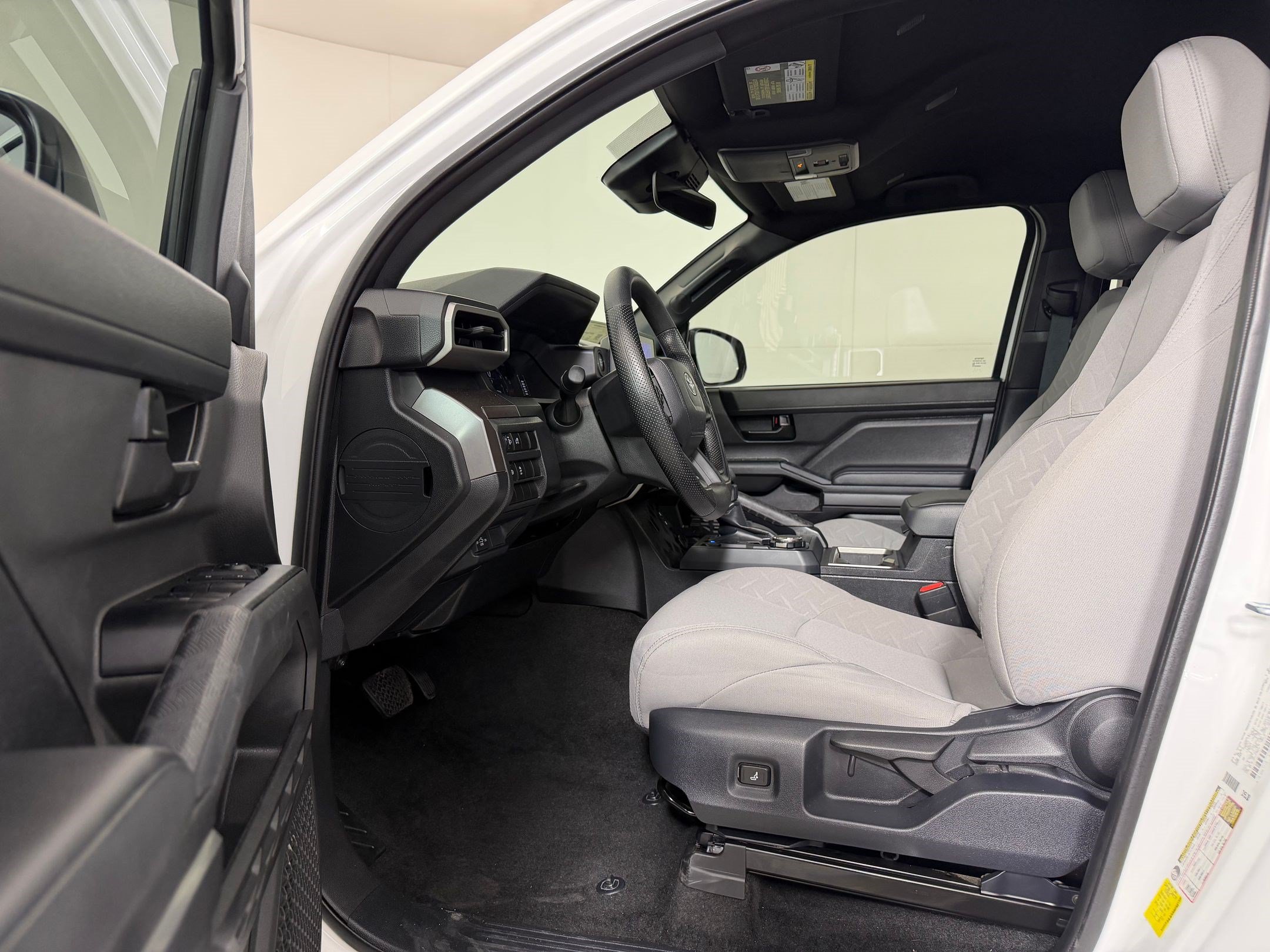 Used 2024 Toyota Tacoma SR5 AWD/4WD image 5