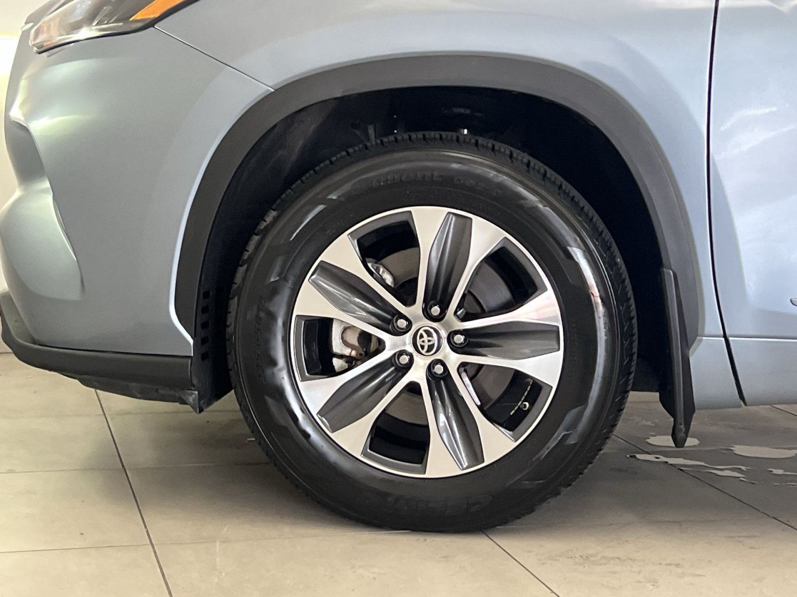 Used 2022 Toyota Highlander XLE FWD image 11