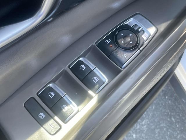 Used 2025 Kia Carnival FWD image 23