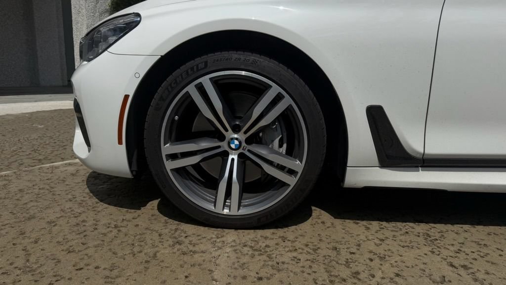 Used 2019 BMW 750i w/ Autobahn Package RWD image 6