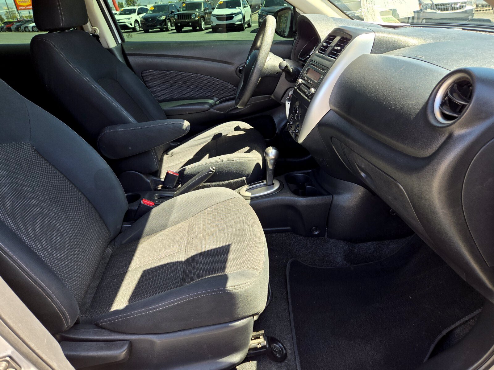 Used 2016 Nissan Versa SV FWD image 12