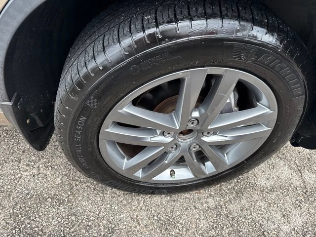 Used 2016 Volkswagen Touareg VR6 AWD/4WD image 5