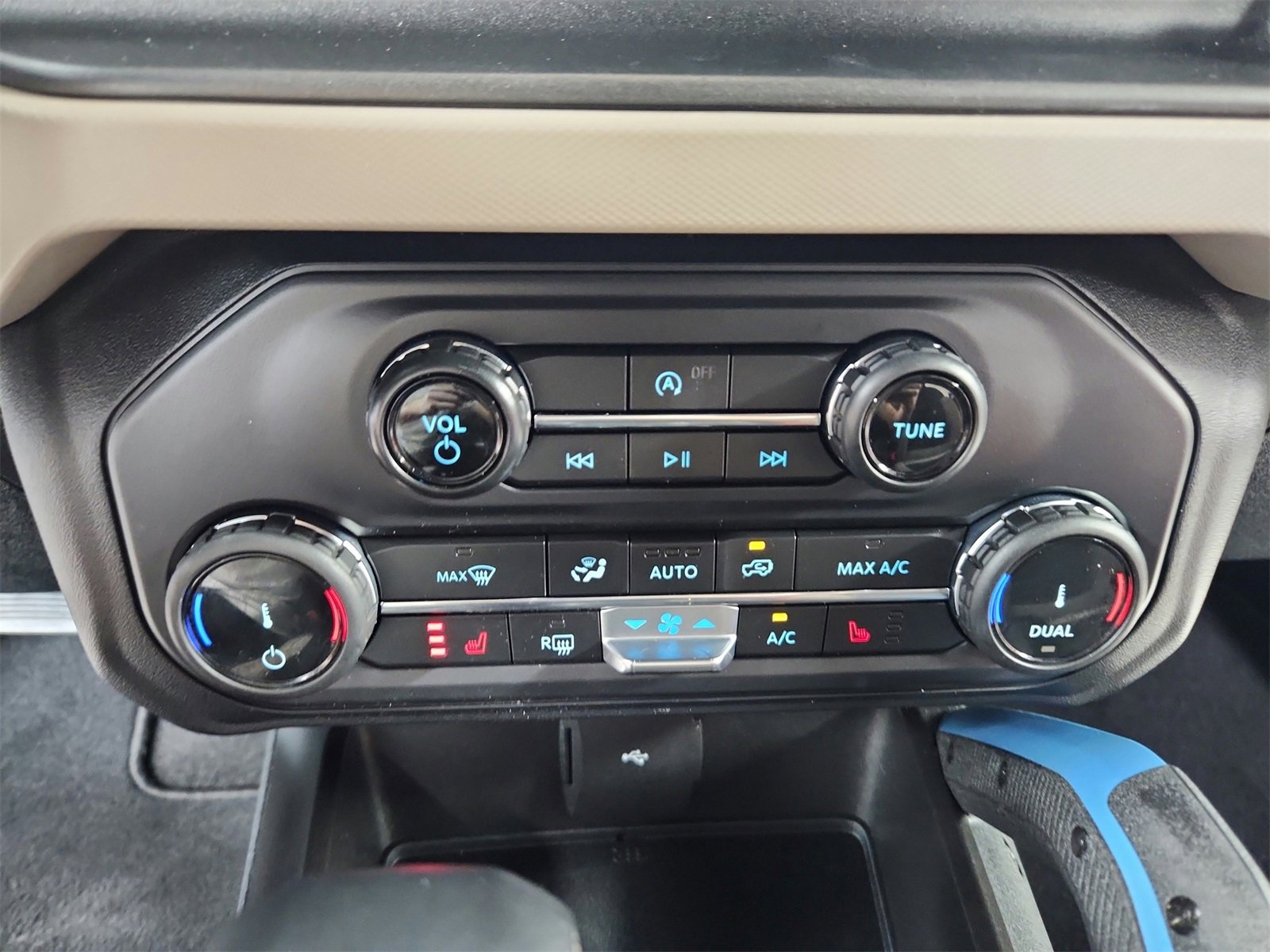 Used 2022 Ford Bronco Wildtrak image 32