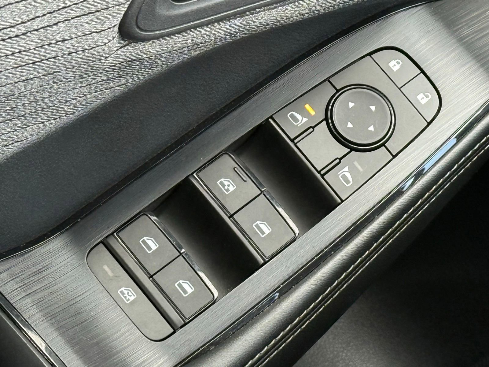 Used 2023 Nissan Rogue SV image 35