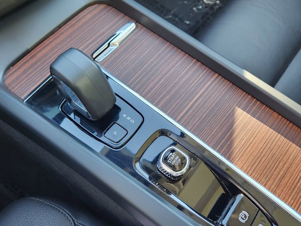 Used 2023 Volvo XC60 B5 Plus image 10