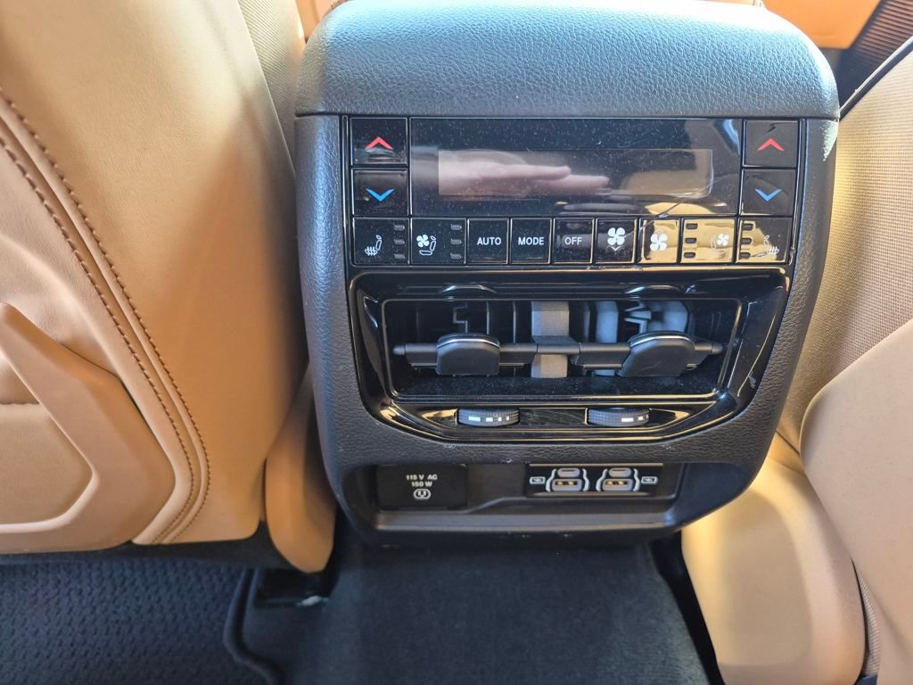 Used 2023 Jeep Grand Cherokee Summit image 13