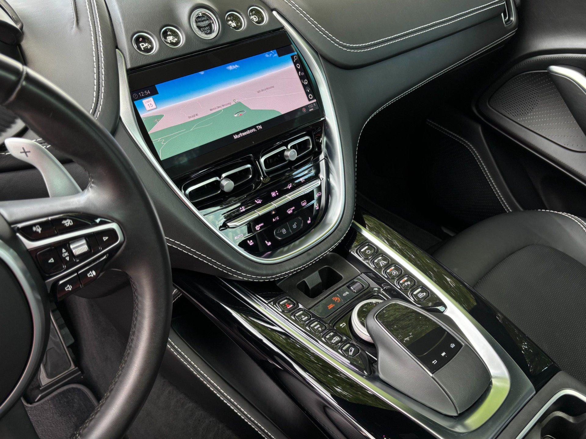 Used 2021 Aston Martin DBX AWD/4WD image 16