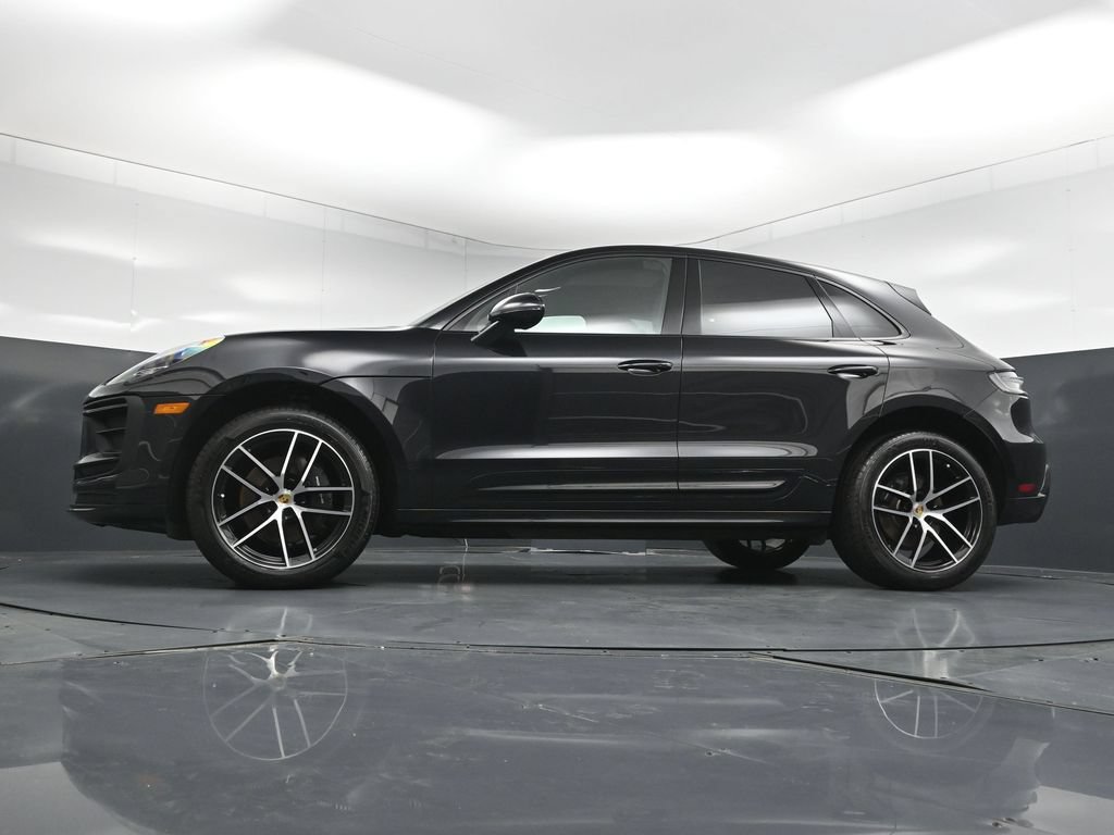 Certified 2025 Porsche Macan AWD/4WD image 25