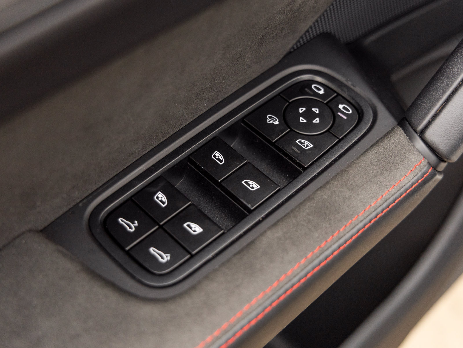 Certified 2025 Porsche Cayenne GTS AWD/4WD image 20