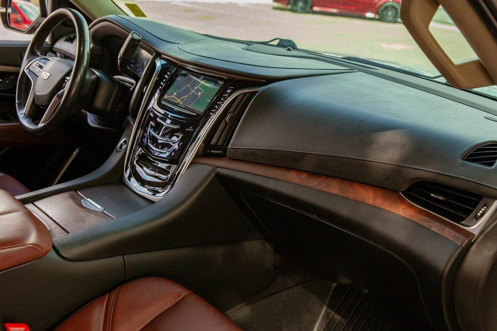 Used 2020 Cadillac Escalade Premium Luxury image 11