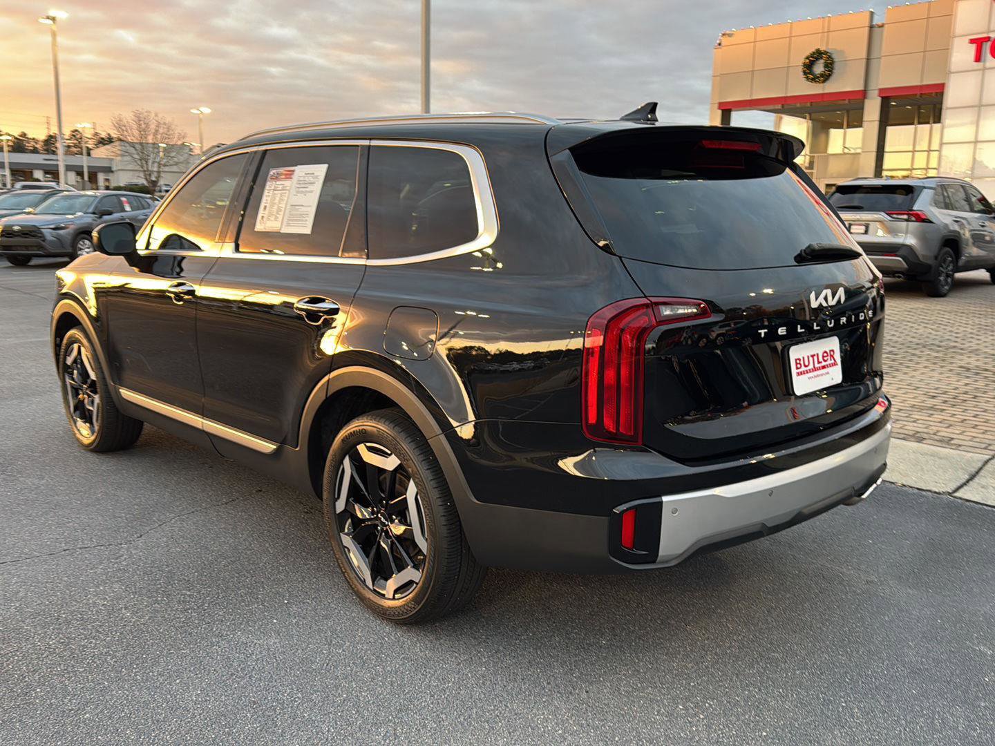 Used 2023 Kia Telluride S w/ S Sunroof Package image 3