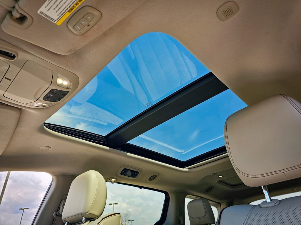 Used 2017 Chrysler Pacifica Limited w/ UConnect Theater Package image 16