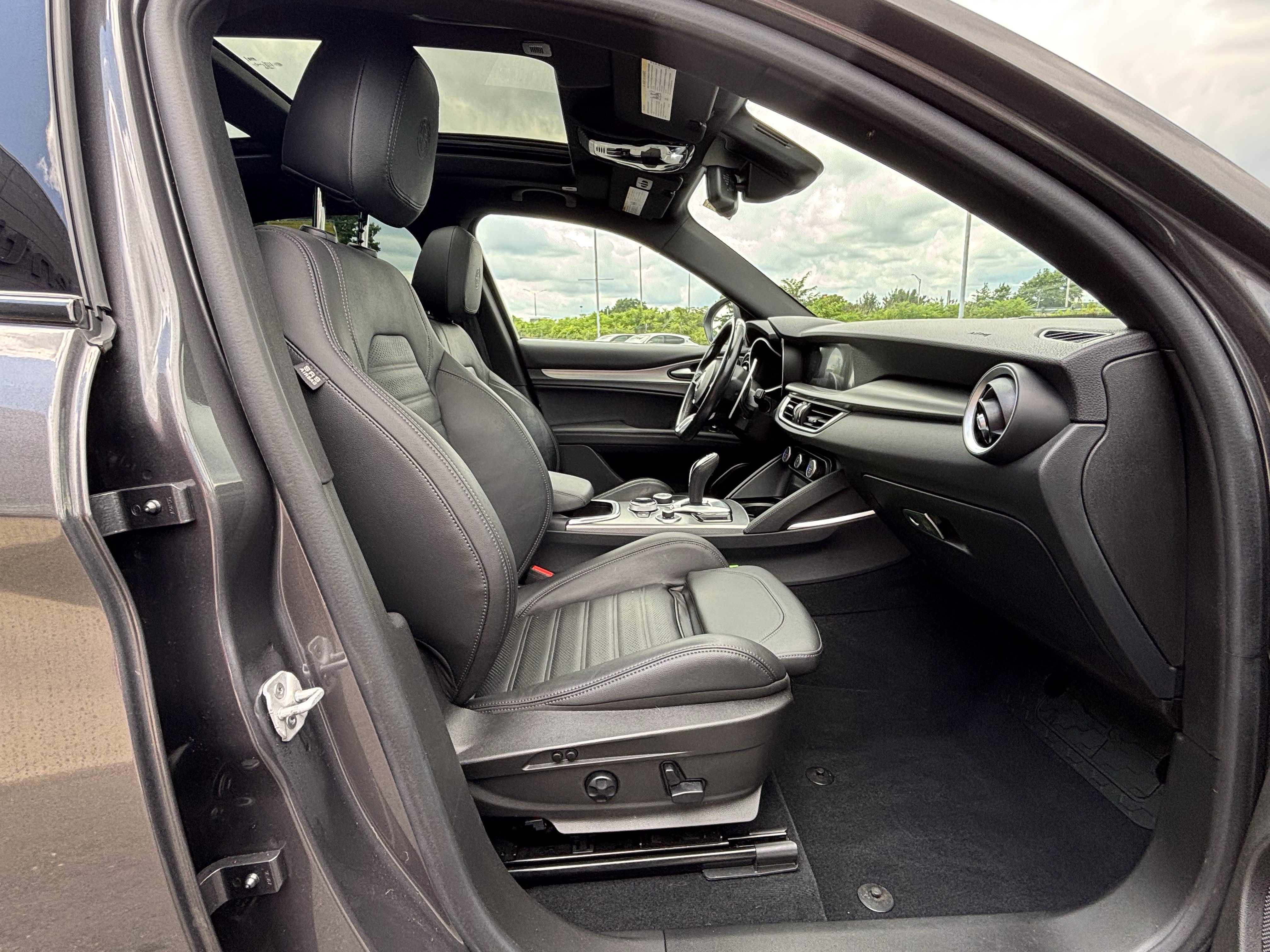 Certified 2023 Alfa Romeo Stelvio Veloce AWD/4WD image 33