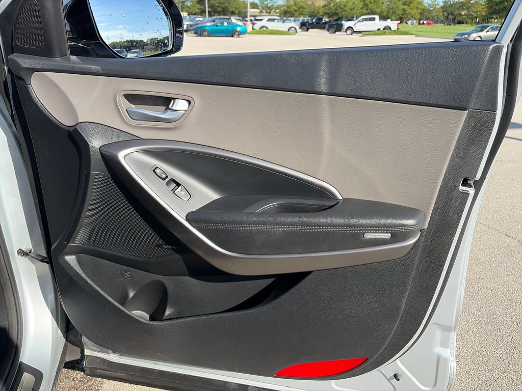 Used 2017 Hyundai Santa Fe AWD image 9