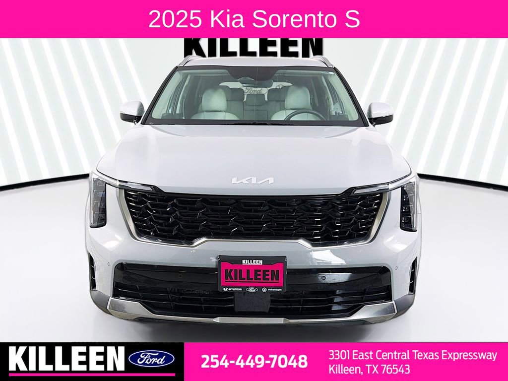 Used 2025 Kia Sorento S image 2