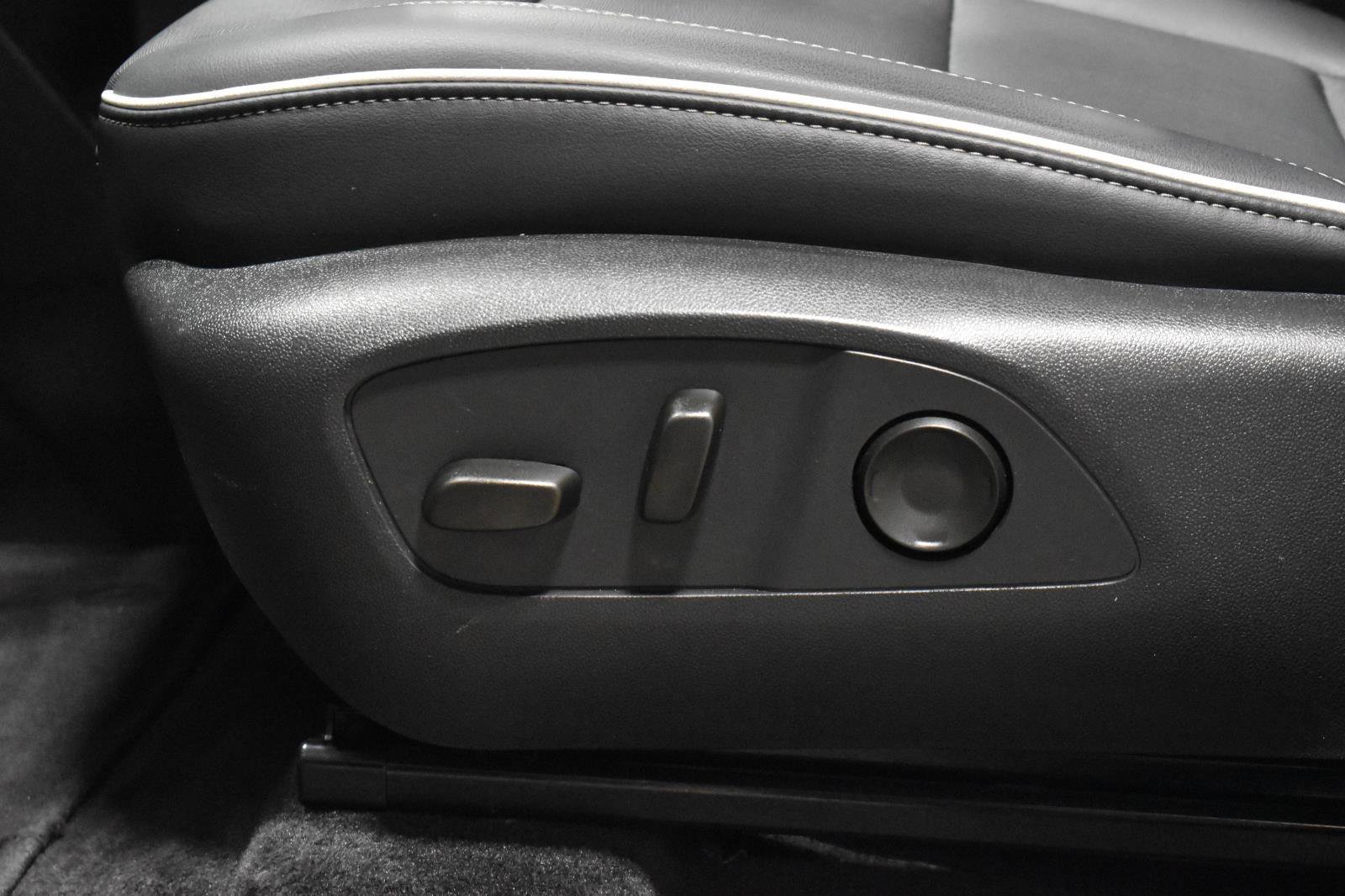 Used 2025 Buick Enclave Preferred image 3