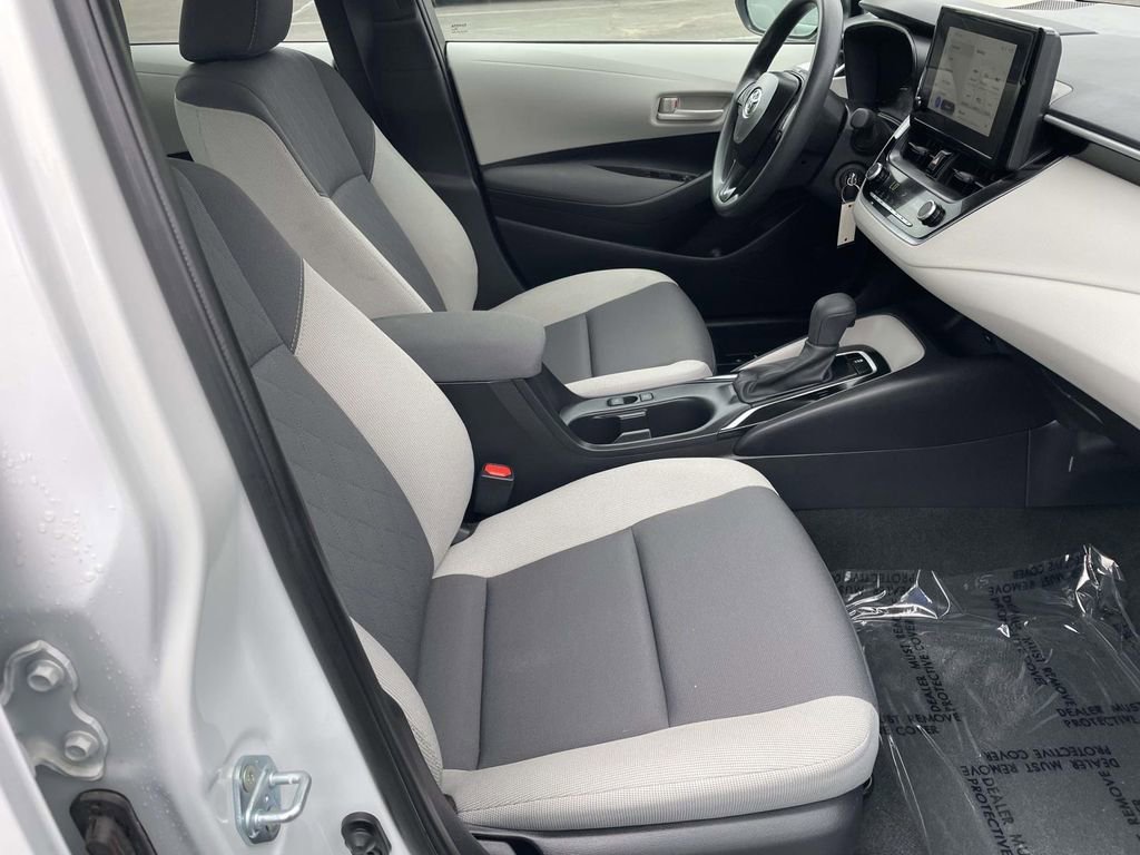 Used 2025 Toyota Corolla LE image 45