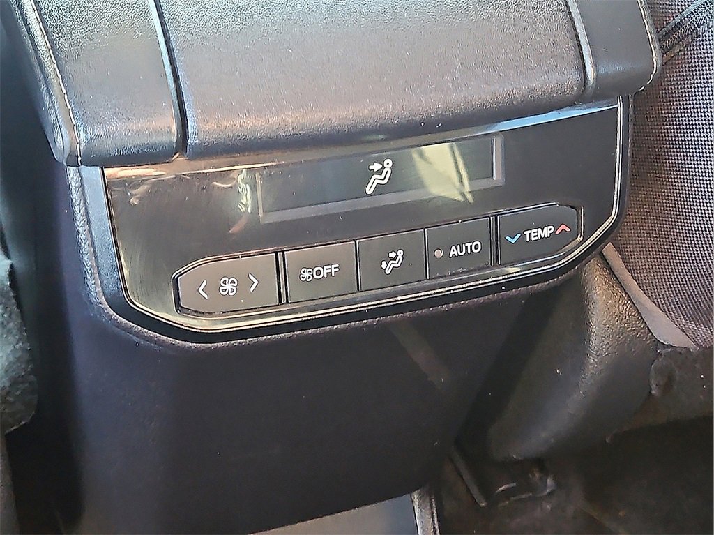 Used 2023 Toyota Highlander L image 15