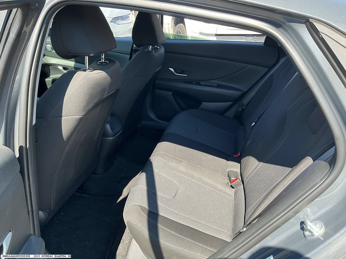 Used 2023 Hyundai Elantra SE FWD image 8