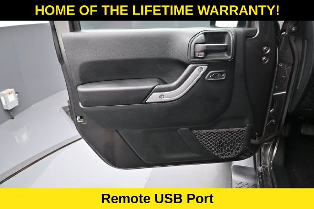 Used 2017 Jeep Wrangler Unlimited Sahara w/ Max Tow Package AWD/4WD image 11