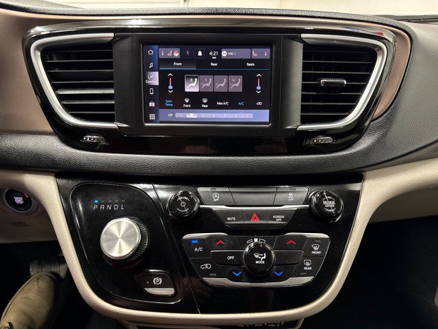 Used 2023 Chrysler Voyager LX image 23