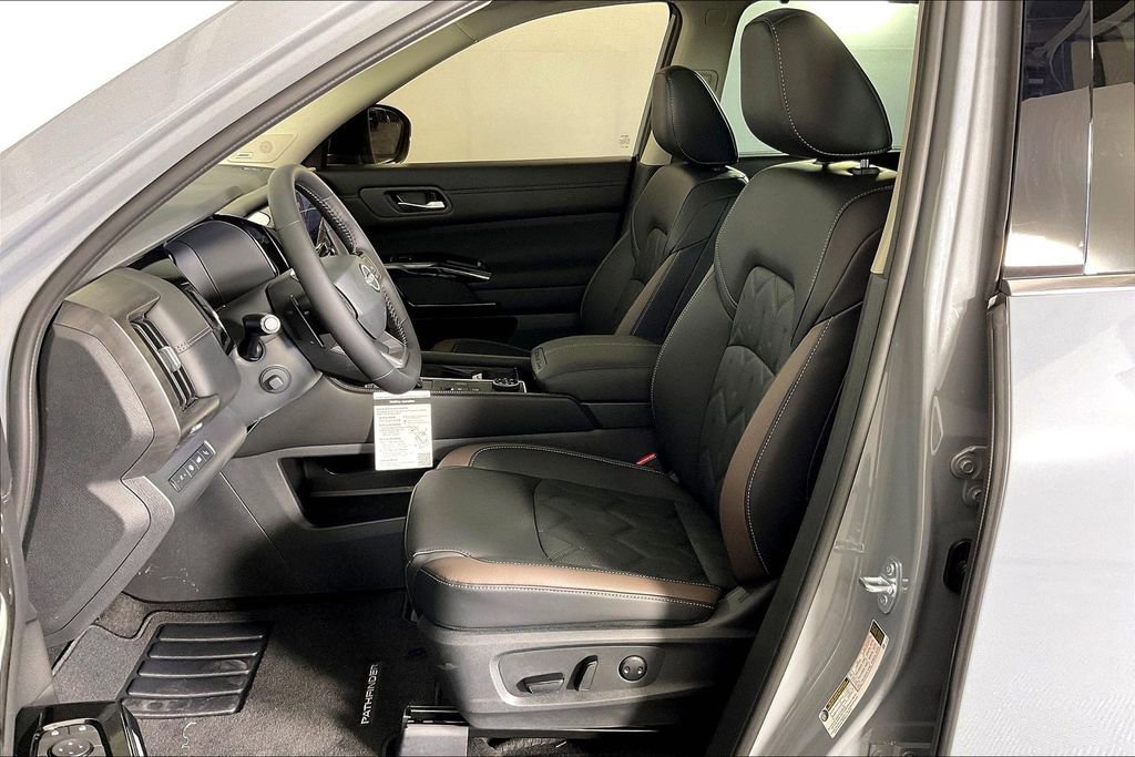 New 2026 Nissan Pathfinder Platinum w/ Cargo Package image 14