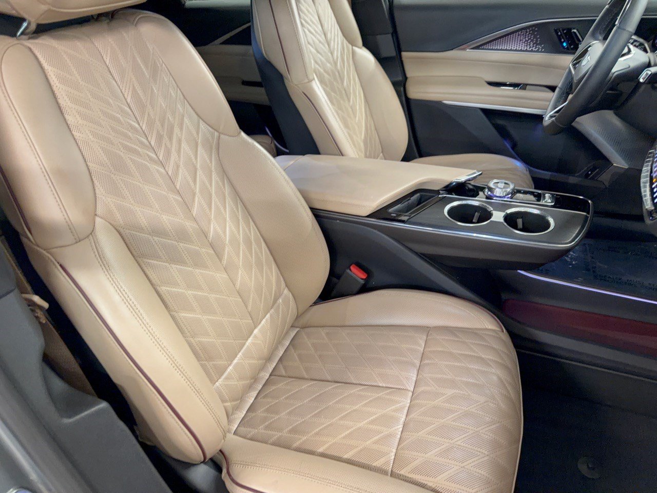 Used 2024 Cadillac Lyriq Sport w/ Nappa Leather Package AWD/4WD image 30
