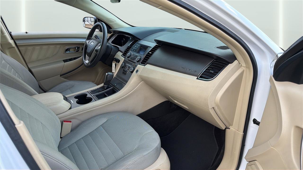 Used 2016 Ford Taurus SE FWD image 15