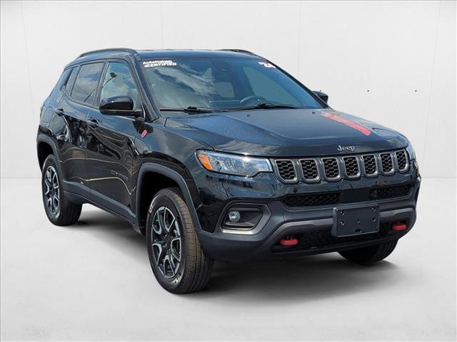 Used 2024 Jeep Compass Trailhawk image 3
