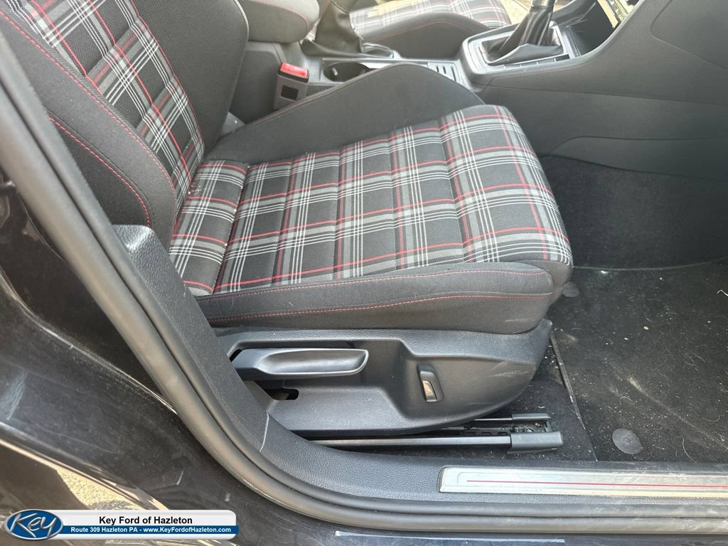 Used 2018 Volkswagen GTI SE FWD image 37