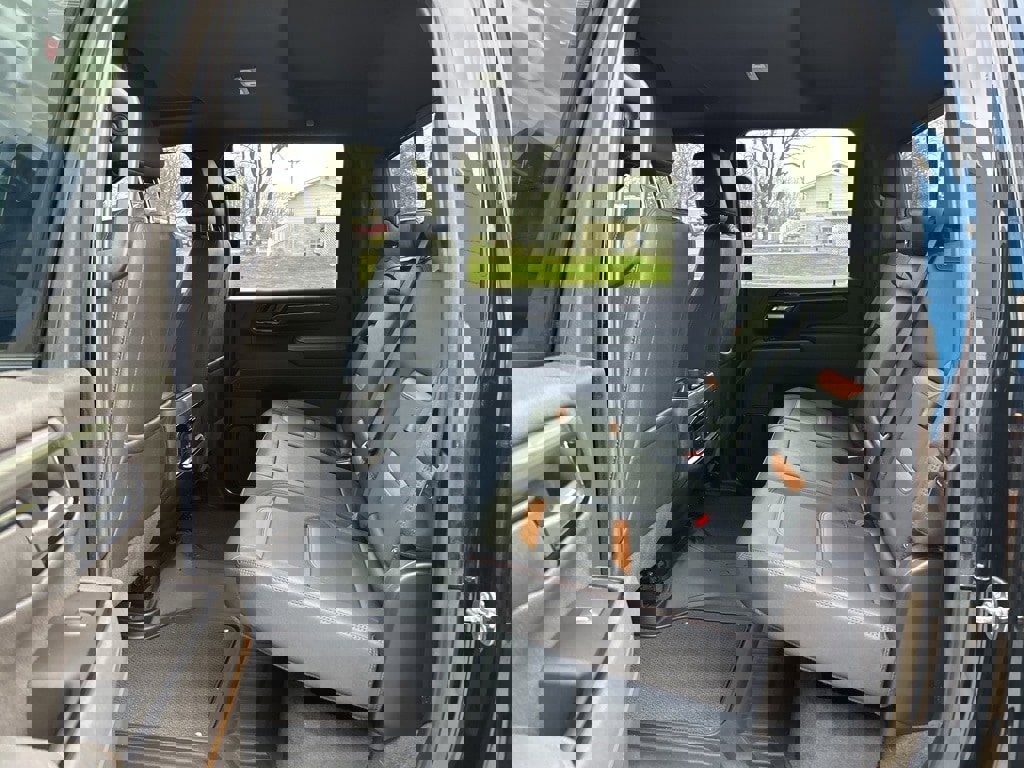 Used 2025 GMC Sierra 2500 AT4 image 12