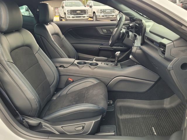 Used 2025 Ford Mustang Dark Horse image 17