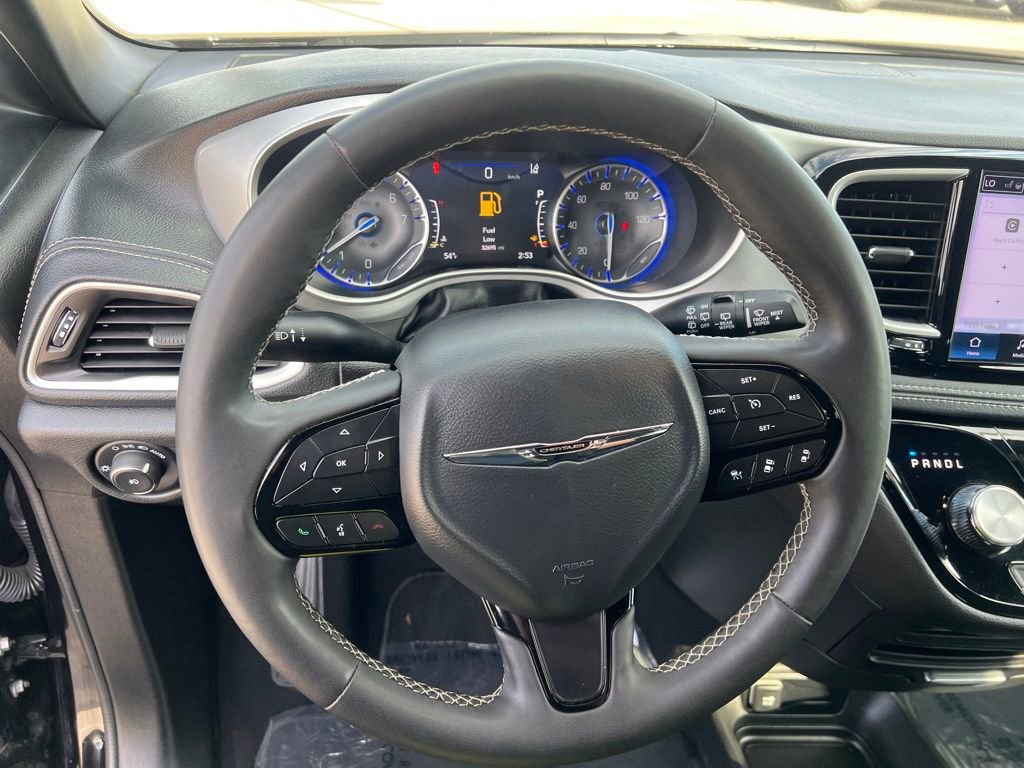 Used 2024 Chrysler Pacifica Touring image 17