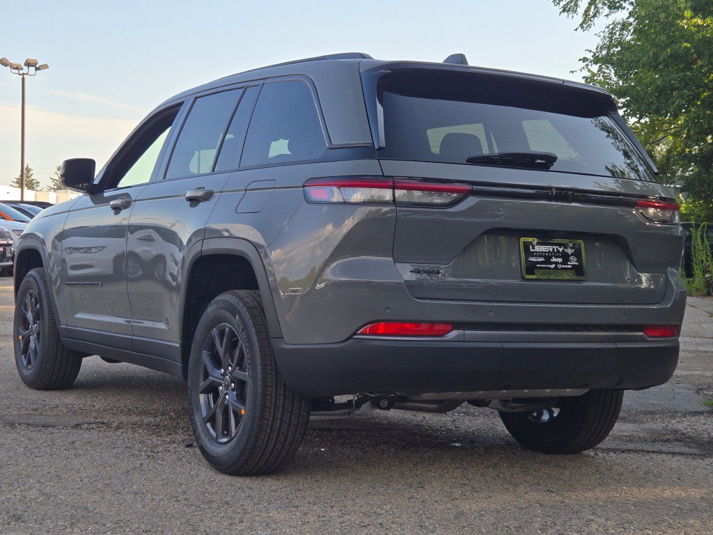 New 2027 Jeep Grand Cherokee Altitude AWD/4WD image 22