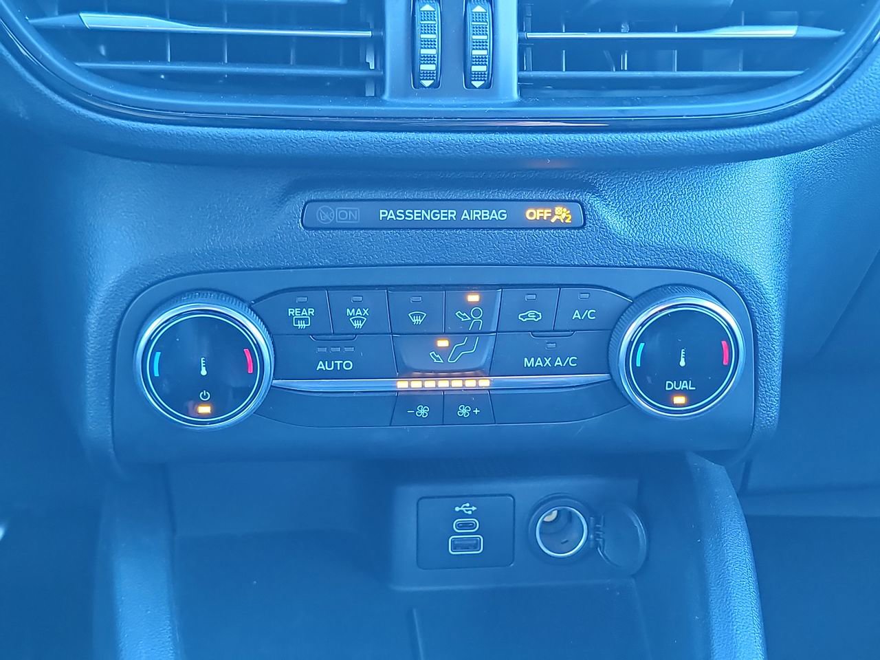 Used 2025 Ford Escape ST-Line image 18